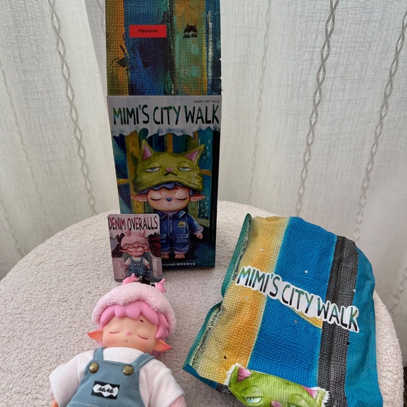 Heyone MIMI Citywalk Series – “Denim Overalls” Figure Pendant - Picture 2 of 8